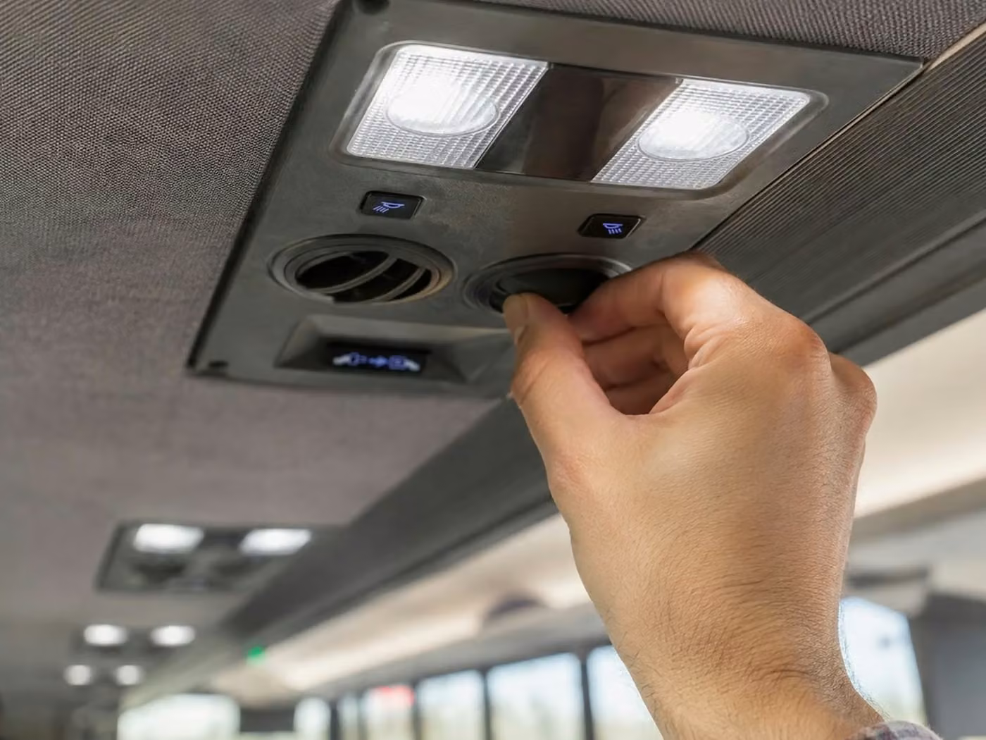 alabaster 18 passenger minibus climate control