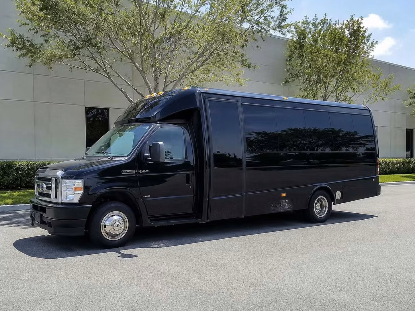 alabaster 18 passenger minibus rental